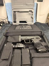 Heckler & Koch USP .40cal - 2 of 14
