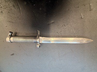 Variety of Military Bayonets - Image 2 of 17