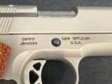 Smith & Wesson SW1911 Stainless .45 ACP - Image 4 of 13