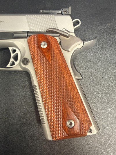 Smith & Wesson SW1911 Stainless .45 ACP - Image 10 of 13