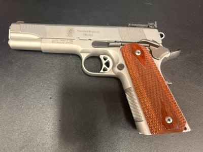 Smith & Wesson SW1911 Stainless .45 ACP - Image 1 of 13