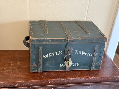 Super rare Wells Fargo & Co Salesman Sample Strong Box.