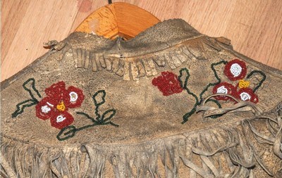 1800's BLACKFOOT INDIAN BEADED ELK HIDE OUTFIT. - Image 4 of 6