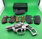 32 MAGNUM W/ LASER SIGHTS AND EXTRA GRIPS, 2 INCH, AIRWEIGHT, LIGHTWEIGHT, STAINLESS/ALUMINUM REVOLVER, CHARTER ARMS UNDERCOVERETTE - 2 of 20
