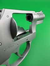 32 MAGNUM W/ LASER SIGHTS AND EXTRA GRIPS, 2 INCH, AIRWEIGHT, LIGHTWEIGHT, STAINLESS/ALUMINUM REVOLVER, CHARTER ARMS UNDERCOVERETTE - 13 of 20