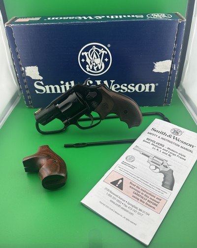 NIB- Smith & Wesson, 351PD, AIR LITE PD, .22 MRF Magnum Revolver. WITH EXTRA WALNUT FINGER GROOVE CHECKERED GRIP AND FACTORY BOX AND PAPERS-