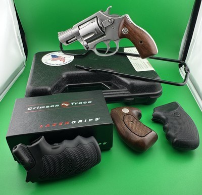 CHARTER ARMS UNDERCOVERETTE,32 MAGNUM -LIKE NEW IN BOX- CRIMSON TRACE LASER & EXTRA GRIPS, 2 INCH, AIRWEIGHT, LIGHTWEIGHT, STAINLESS/ALUMINUM REVOLVER