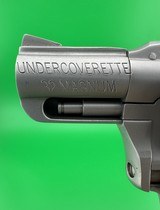 CHARTER ARMS UNDERCOVERETTE,32 MAGNUM -LIKE NEW IN BOX- CRIMSON TRACE LASER & EXTRA GRIPS, 2 INCH, AIRWEIGHT, LIGHTWEIGHT, STAINLESS/ALUMINUM REVOLVER - 3 of 20