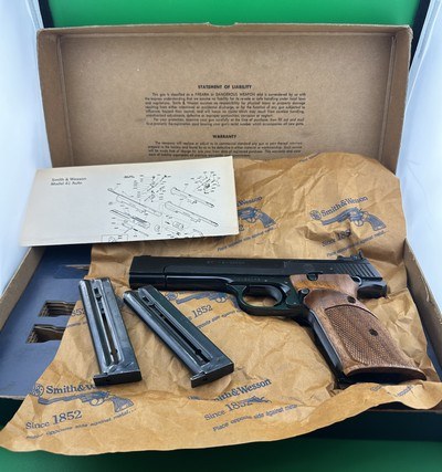 1972 - SMITH & WESSON, MODEL 41, .22 CAL., RARE -5 1/2