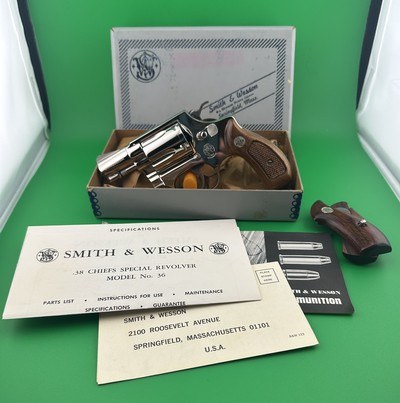COLLECTOR QUALITY- 1973 SMITH & WESSON, MODEL 36 NO DASH, NICKEL, CHIEFS SPECIAL. W/ FACTORY BOX, PAPERS W/ ADDITIONAL S&W ROSEWOOD PRESENTATION GRIPS - Image 1 of 18