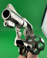 COLLECTOR QUALITY- 1973 SMITH & WESSON, MODEL 36 NO DASH, NICKEL, CHIEFS SPECIAL. W/ FACTORY BOX, PAPERS W/ ADDITIONAL S&W ROSEWOOD PRESENTATION GRIPS - Image 13 of 18