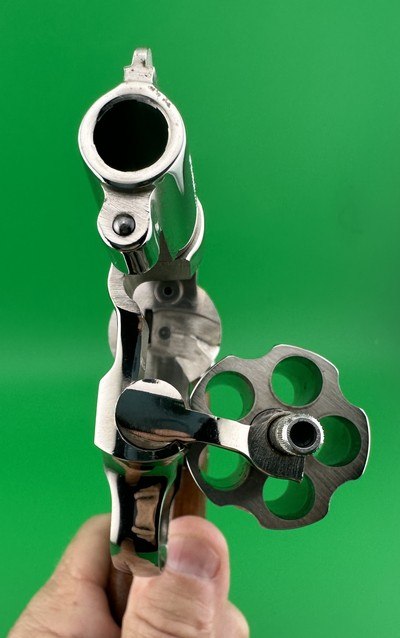 COLLECTOR QUALITY- 1973 SMITH & WESSON, MODEL 36 NO DASH, NICKEL, CHIEFS SPECIAL. W/ FACTORY BOX, PAPERS W/ ADDITIONAL S&W ROSEWOOD PRESENTATION GRIPS - Image 14 of 18