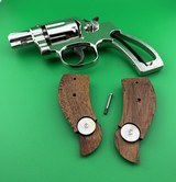 COLLECTOR QUALITY- SMITH & WESSON MODEL 10-5, NICKEL, 2 INCH SNUB, W/ FACTORY BOX, SERIALIZED WALNUT GRIP & PAPERWORK - Image 13 of 14