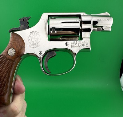 COLLECTOR QUALITY- SMITH & WESSON MODEL 10-5, NICKEL, 2 INCH SNUB, W/ FACTORY BOX, SERIALIZED WALNUT GRIP & PAPERWORK - Image 6 of 14
