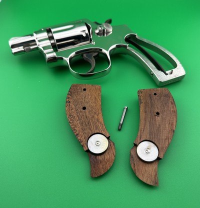 COLLECTOR QUALITY- SMITH & WESSON MODEL 10-5, NICKEL, 2 INCH SNUB, W/ FACTORY BOX, SERIALIZED WALNUT GRIP & PAPERWORK - Image 13 of 14