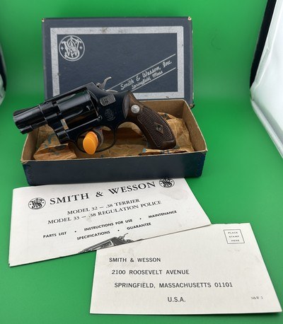 HIGHLY COLLECTABLE- SMITH & WESSON, 1961, MODEL 32-1 "TERRIER" FLAT LATCH, .38 S&W CARTRIDGE, W/ SERIALIZED GRIPS, FACTORY BOX & PAPERS - Image 1 of 13