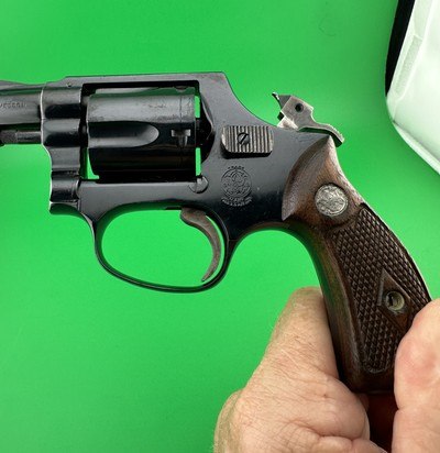 HIGHLY COLLECTABLE- SMITH & WESSON, 1961, MODEL 32-1 "TERRIER" FLAT LATCH, .38 S&W CARTRIDGE, W/ SERIALIZED GRIPS, FACTORY BOX & PAPERS - Image 5 of 13
