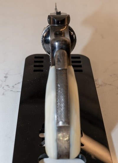 Great Collector Weapon **Smith and Wesson 32 Safety, Hammerless 2nd Model with pearl grips.  - Image 6 of 6