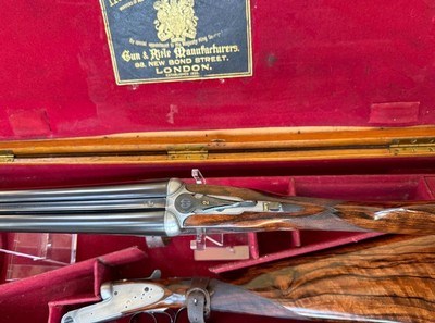 HOLLAND AND HOLLAND, 1900's Royal sielocks ejectors, 20 Gauge compsed Pair. - Image 3 of 15