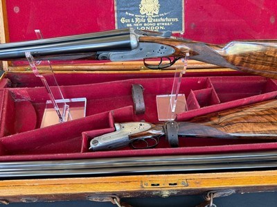 HOLLAND AND HOLLAND, 1900's Royal sielocks ejectors, 20 Gauge compsed Pair. - Image 4 of 15