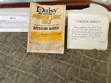DAISYPOWERLINEMODEL853TARGETAIRRIFLEPLUSDAISY5899RECEIVER( COMPETITIONTARGETPEEP) SIGHTINBOXWITHALLPAP - 12 of 24