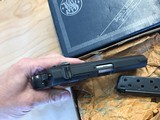 Very nice Smith and Wesson 39–2, with original box to Smith and Wesson magazines and a beautiful, semi auto Smith and Wesson model 39–2 pistol - 4 of 7