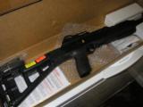 HI - POINT
MODEL 995TS,
9 - MM
CARBINE
WITH
SCOPE,
10
ROUND
MAGAZINE,
FACTORY
NEW
IN
BOX - 2 of 15