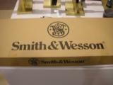 SMITH & WESSON
M & P -15OR
AR--15 TYPE
( 1-8
TWIST
)
UPGRADE MODLE,
FACTORY
NEW
IN
BOX - 10 of 12