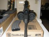 SMITH & WESSON
M & P -15OR
AR--15 TYPE
( 1-8
TWIST
)
UPGRADE MODLE,
FACTORY
NEW
IN
BOX - 4 of 12