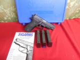 SIG
SAUER
P226R
BLACK
STAINLESS
3 - 15 + 1
ROUND
MAGS,
NIGHT
SIGHTS - 6 of 15