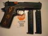 CHIAPPA
- 1911
-
22 L.R. - PISTOL,
2
-
10
+ 1- ROUND
- MAGS.,
BLACK
WITH
CASE
N.I.B.
AND
MORE. - 6 of 19