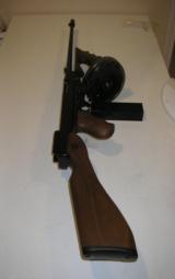 RUGER 10 / 22 RIFLE, ** CUSTOM ** THOMPSON TOMMY GUN , *** CHICAGO, GANGSTERS *** N.I.B. - 1 of 14