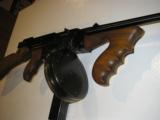 RUGER 10 / 22 RIFLE, ** CUSTOM ** THOMPSON TOMMY GUN , *** CHICAGO, GANGSTERS *** N.I.B. - 4 of 14