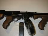 RUGER 10 / 22 RIFLE, ** CUSTOM ** THOMPSON TOMMY GUN , *** CHICAGO, GANGSTERS *** N.I.B. - 2 of 14