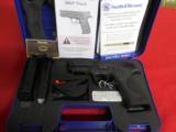 SMITH & WESSONM&P - 9 M.M.,3 - 17ROUNDMAGS,3 - GRIPS,CONBATSIGHTS,4.25