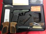 BERSA
380
ACP,
KIT,
TWO
MAGAZINE,
HOLSTER,
CLEANING
KIT,
WOOD & RUBBER
GRIPS,
CARRING
CASE,
FACTORY
NEW - 2 of 15