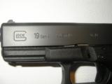 GLOCK
G- 19,
GENERATION
4,
9-MM
HAVE TWO WITH
CONSECUTIVE NUMBERS
COMBAT
SIGHTS
3
15 -
ROUND
MAGAZINES
FACTORY
NEW
IN
BOX - 5 of 15