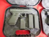 GLOCK
G-23,
GENERATION
3
PRE
OWNED,
NIGHT
SIGHTS,
3- 13
ROUND
MAGS,
MAG.
LOADER,
MANAUL,
&
HARD
CASE
- 13 of 15