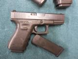GLOCK
G-23,
GENERATION
3
PRE OWNED
NIGHT
SIGHTS,
2- 13
ROUND
MAGS,
NICE,
PRE
OWNED
GUN
- 2 of 15