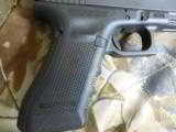 GLOCK
G-34
M.O.S.
THE
OPTIC
SIGHT
GLOCK
GUN,
9 - MM ,
3 - 17
ROUND
MAGS,
NEW
IN
BOX
FREE 33 RD.MAG W/ GUN - 4 of 26
