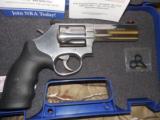 SMITH & WESSON
M-686 +
357
MAGNUM,
7 - SHOT
REVOLVER.
6"
BARREL
STAINLESS STEEL,
NEW
IN
BOX
- 2 of 15
