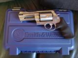 S&W
500
MAGNUM
4.0"
BARREL,
S / S
5
SHOT,
LEATHER
GALCO
HOLSTER,
4
RD
CARTRIDGE
BELT
HOLDER
ALL
NEW
IN
BOX - 7 of 15