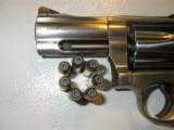 SMITH & WESSON
M-686 +
357
MAGNUM,
7 - SHOT
REVOLVER.
3.0"
BARREL
STAINLESS
STEEL,
NEW
IN
BOX
** GOOD
PRICE ** - 12 of 21