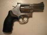 SMITH & WESSON
M-686 +
357
MAGNUM,
7 - SHOT
REVOLVER.
3.0"
BARREL
STAINLESS
STEEL,
NEW
IN
BOX
** GOOD
PRICE ** - 3 of 21