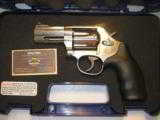 SMITH & WESSON
M-686 +
357
MAGNUM,
7 - SHOT
REVOLVER.
3.0"
BARREL
STAINLESS
STEEL,
NEW
IN
BOX
** GOOD
PRICE ** - 2 of 21