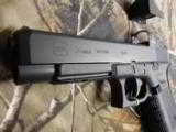 GLOCK
G-34
M.O.S.
THE
OPTIC
SIGHT
GLOCK
GUN,
9 - MM ,
3 - 17
ROUND
MAGS,
NEW
IN
BOX
FREE 33 RD.MAG W/ GUN - 13 of 26