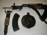 AK - 47,
WASR - 10,
CENTURY,
AK-
47
RIFLE,
7.62X39 CAL.
2-30
ROUND
MAGS,
WOOD
STOCK,
FACTORY
NEW
IN
BOX - 10 of 15