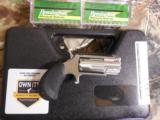 NORTH
AMERICAN
PUG,
MODEL #
NAA-PUG DP,
22
MAGNUM,
5
SHOT,
WHITE
DT.
SIGHT,
S / S
FACTORY
NEW
IN
BOX - 1 of 15