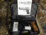 BERETTA
92FS
TRIDENT
9 - MM
PISTOL,
W / 2 - 10
ROUND
MAGAZINES,
COMBAT
SIGHTS,
WOOD
GRIPS,
FACTORY
NEW
IN
BOX - 2 of 20