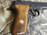 BERETTA
92FS
TRIDENT
9 - MM
PISTOL,
W / 2 - 10
ROUND
MAGAZINES,
COMBAT
SIGHTS,
WOOD
GRIPS,
FACTORY
NEW
IN
BOX - 6 of 20